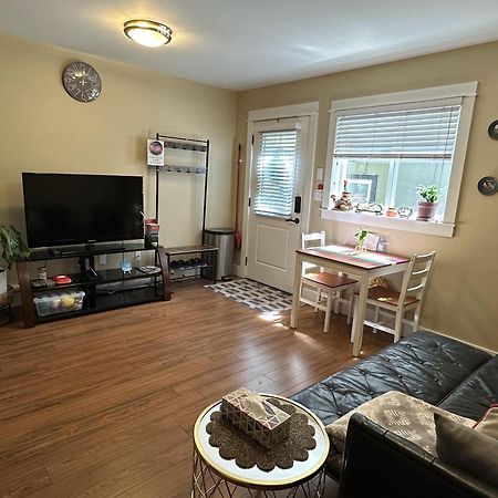 Separate Entry Sweet Home Βικτώρια Εξωτερικό φωτογραφία